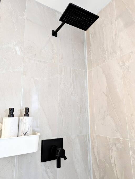 Centrally Located, Modern, 2 Bedroom Home Ванкувер Екстер'єр фото