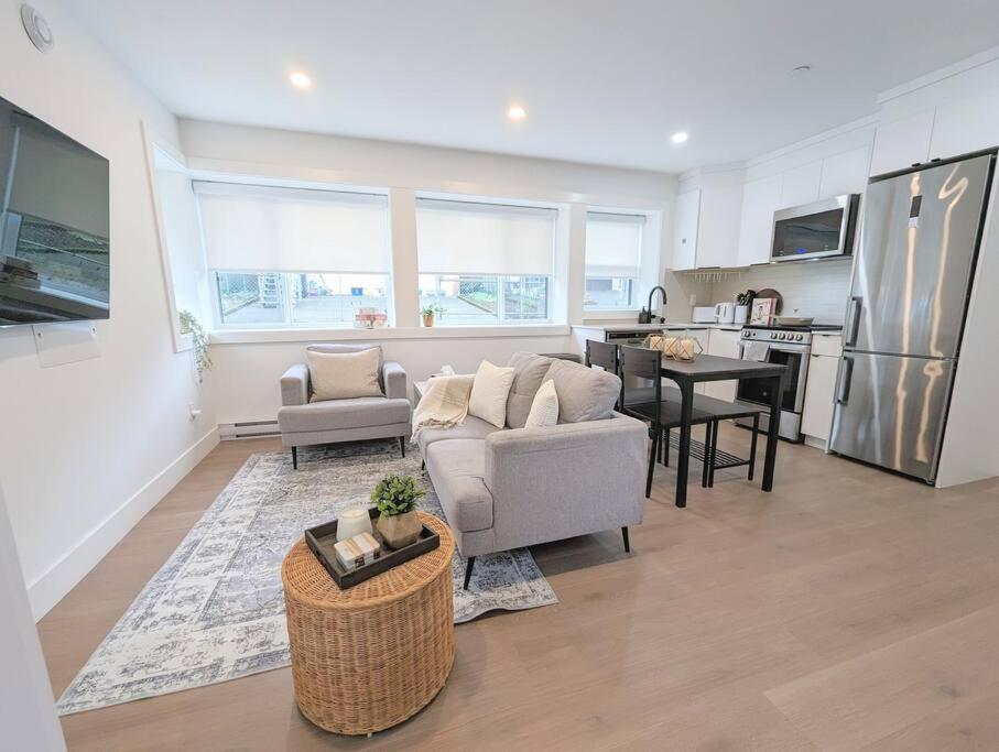 Centrally Located, Modern, 2 Bedroom Home Ванкувер Екстер'єр фото