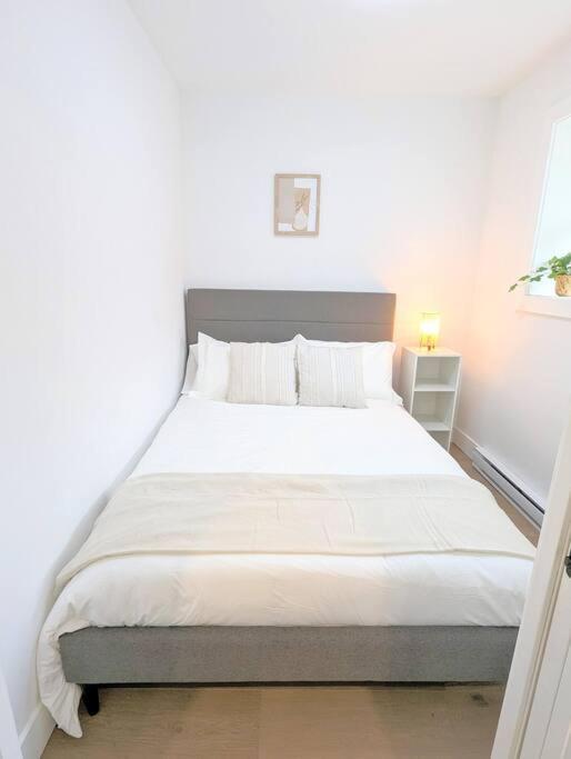 Centrally Located, Modern, 2 Bedroom Home Ванкувер Екстер'єр фото
