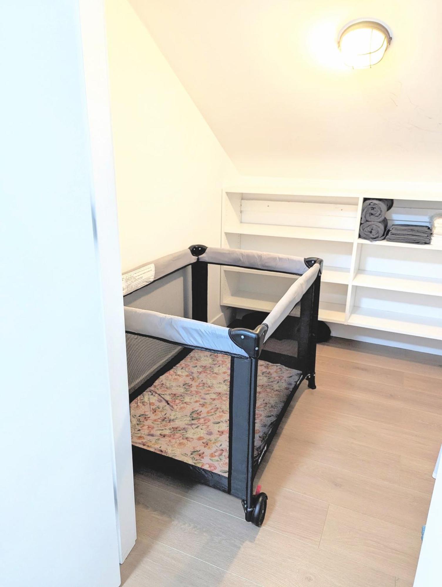 Centrally Located, Modern, 2 Bedroom Home Ванкувер Екстер'єр фото